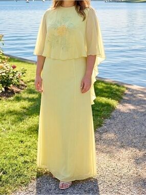 Vintage 70’s Yellow Gown w Sheer Chiffon Floral Embroidered Capelet Size 14 READ